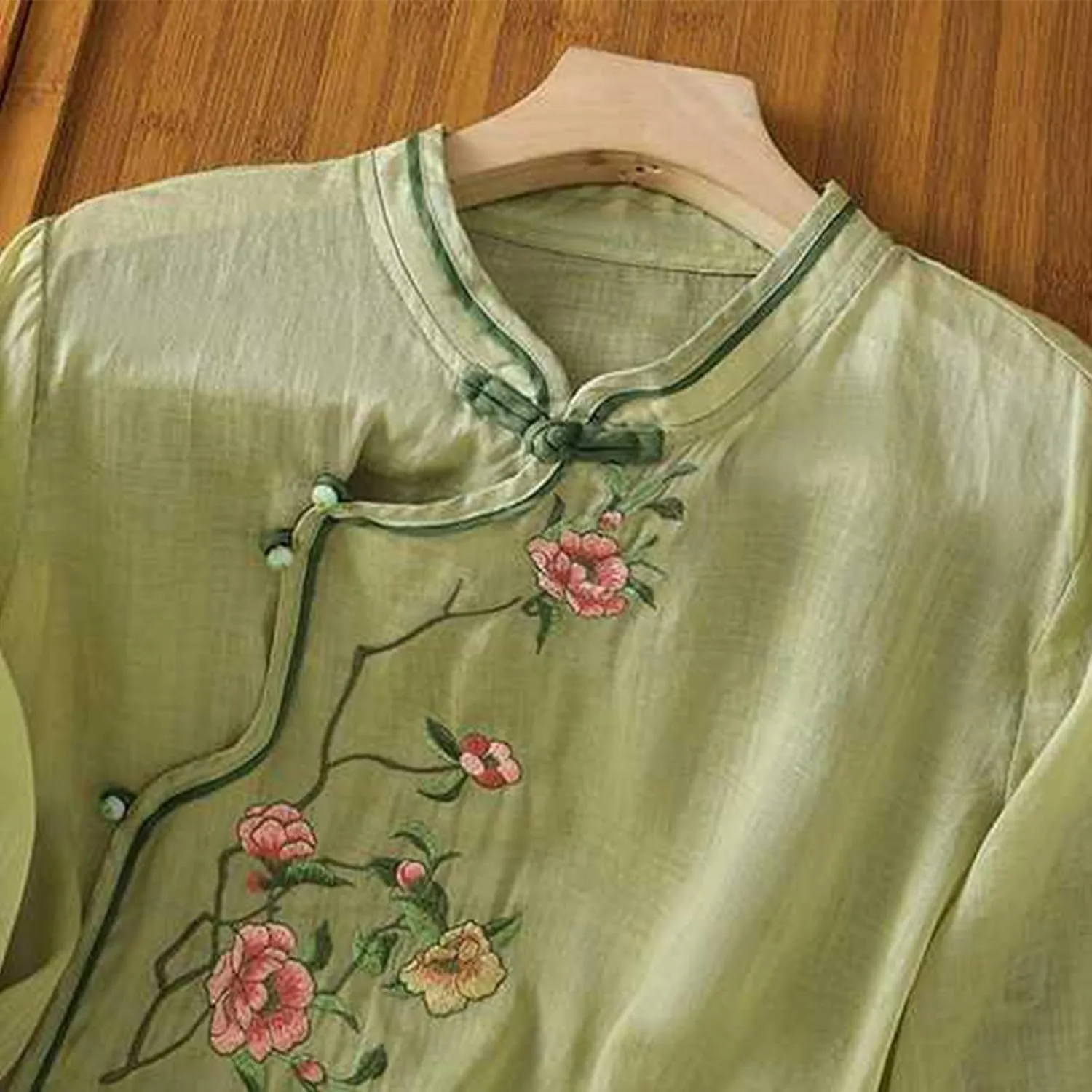 Mzkdieey Women's Cotton Linen Retro Chinese Frog Button Tops Traditional Mandarin Collar Shirts Floral Embroidered Blouse